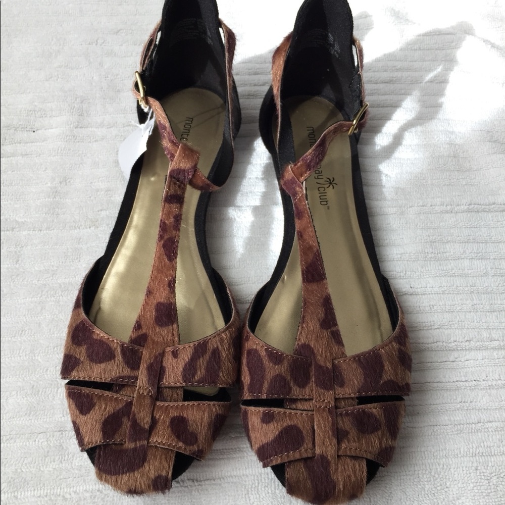 NWT Montego Bay Club Animal Leopard Animal Print T-Strap Flat Sandals size 7.5
